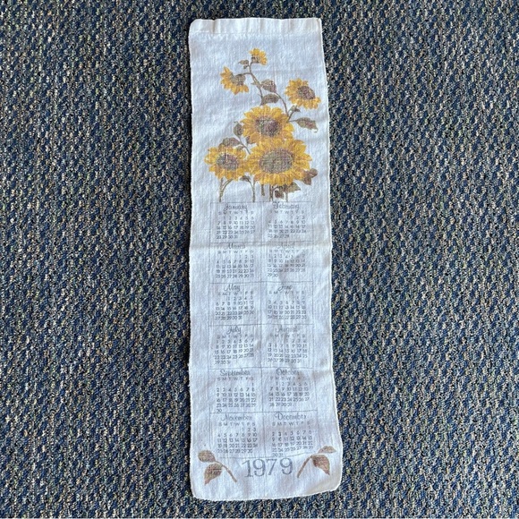 Other - VINTAGE 1979 Sunflower Calendar Linen Decorative Towel